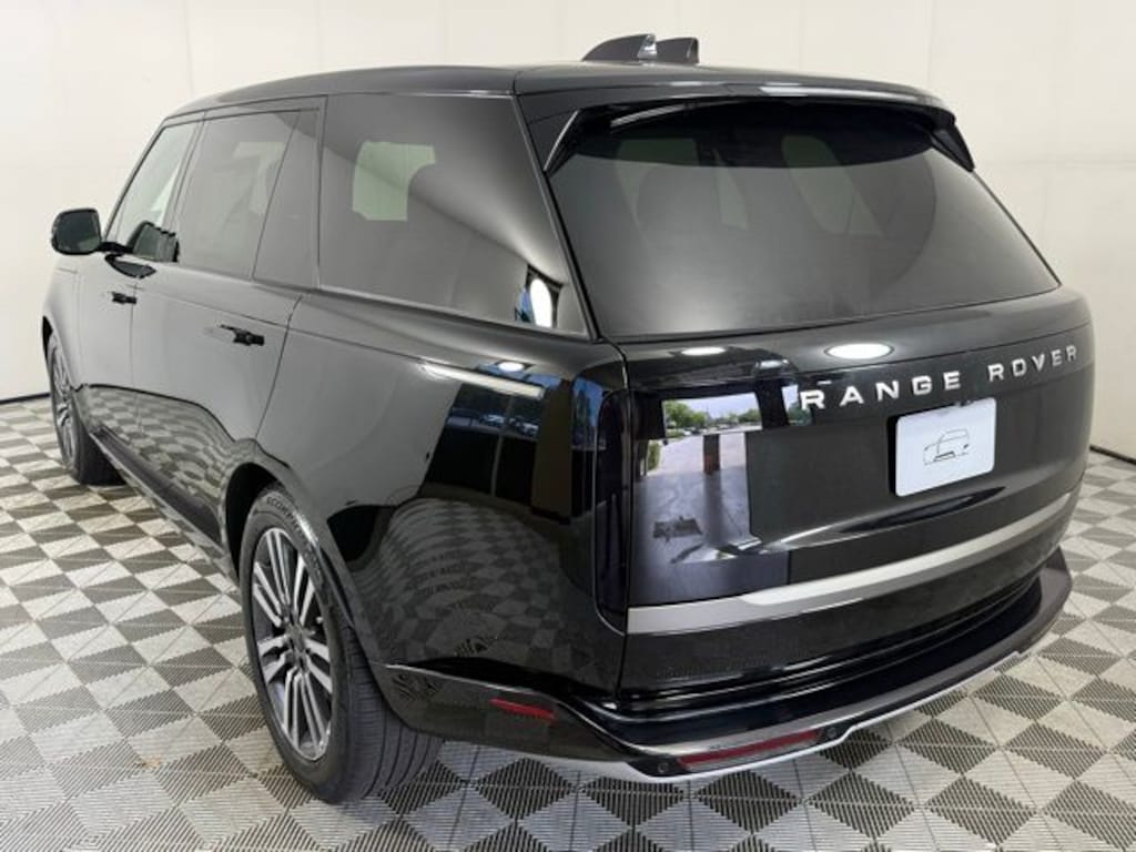 New 2026 Land Rover Range Rover SE LWB 7-Seats / V8 Long Wheel Base