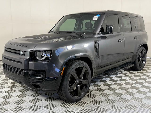 2025 Land Rover Defender 110 V8 photo 2