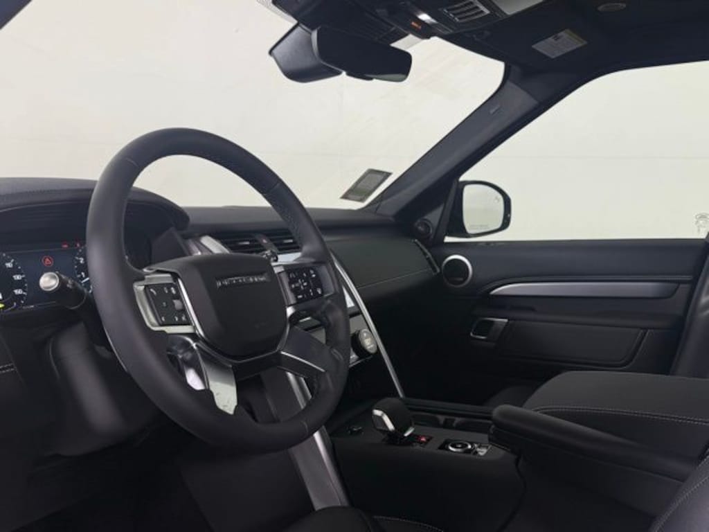 New 2025 Land Rover Discovery Dynamic SE SUV