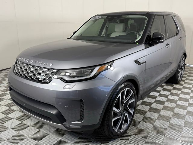 2025 Land Rover Discovery S photo 2