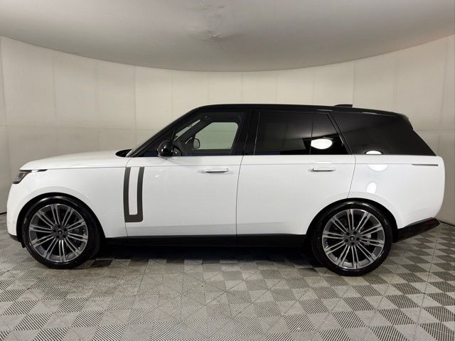 2025 Land Rover Range Rover SE photo 3