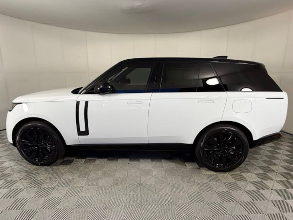 New 2026 Land Rover Range Rover SE 550PS SUV
