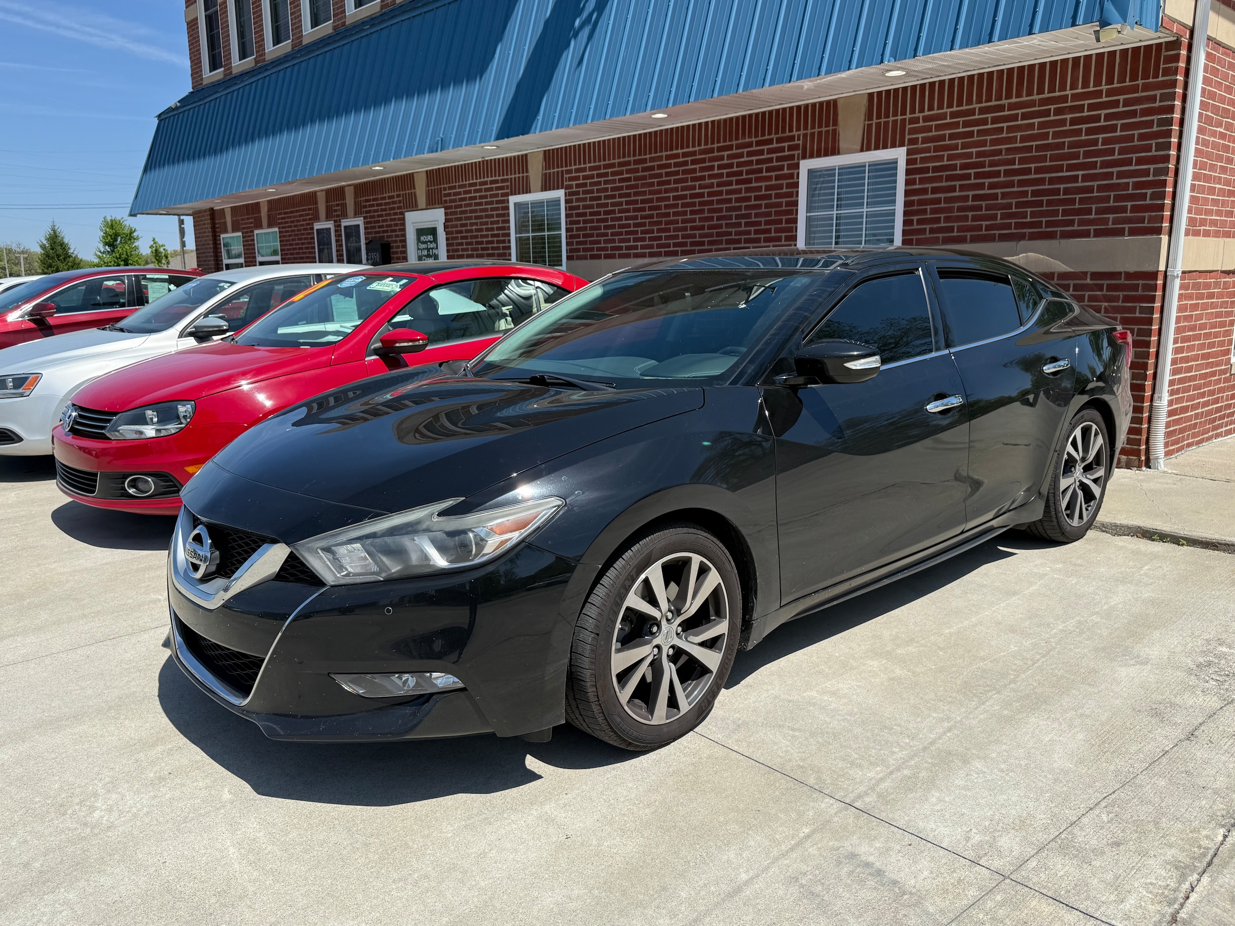 2017 Nissan Maxima SL's photo