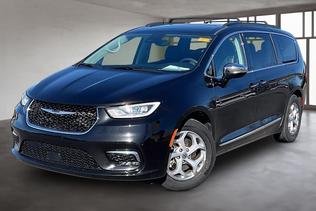 Used 2023 Chrysler Pacifica Limited Minivan/Van