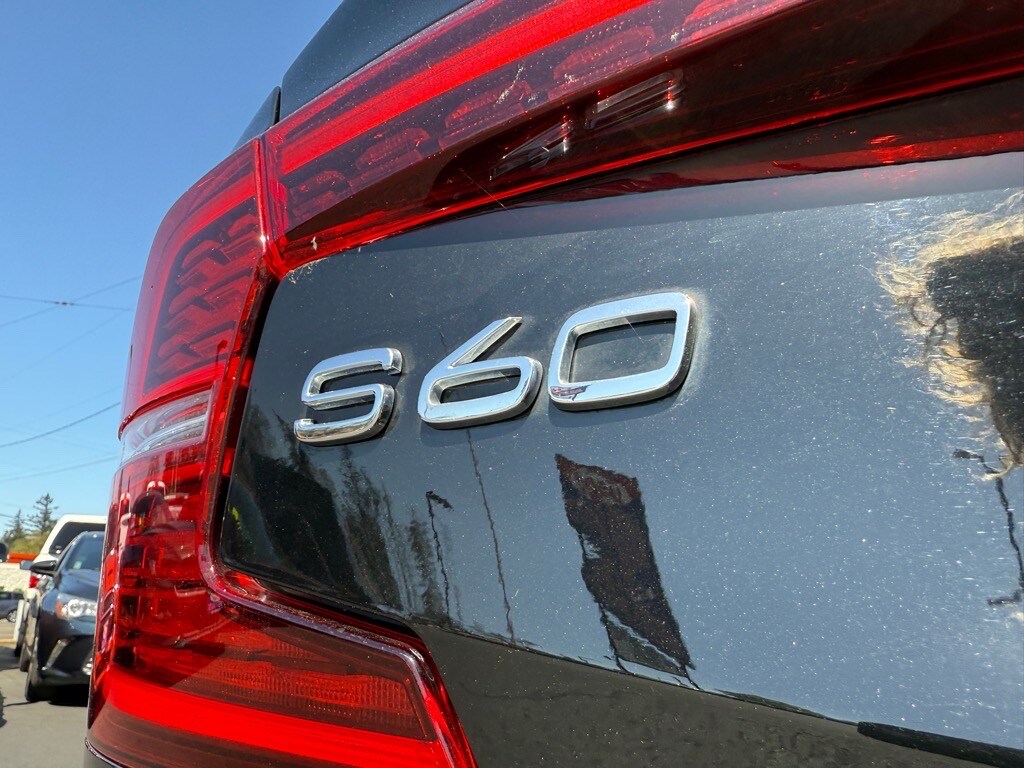2022 Volvo S60 B5 Momentum photo 4