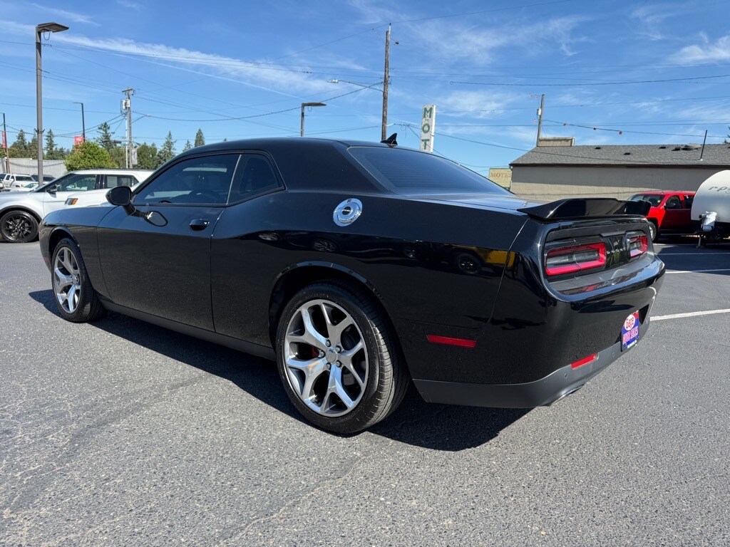 2015 Dodge Challenger SXT Plus photo 4