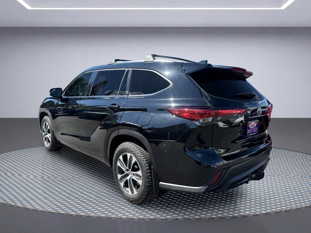 Used 2021 Toyota Highlander XLE SUV