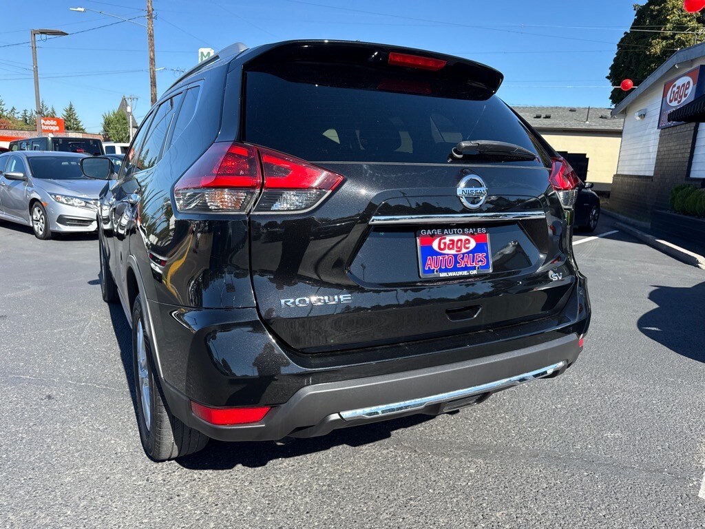2018 Nissan Rogue SV photo 3