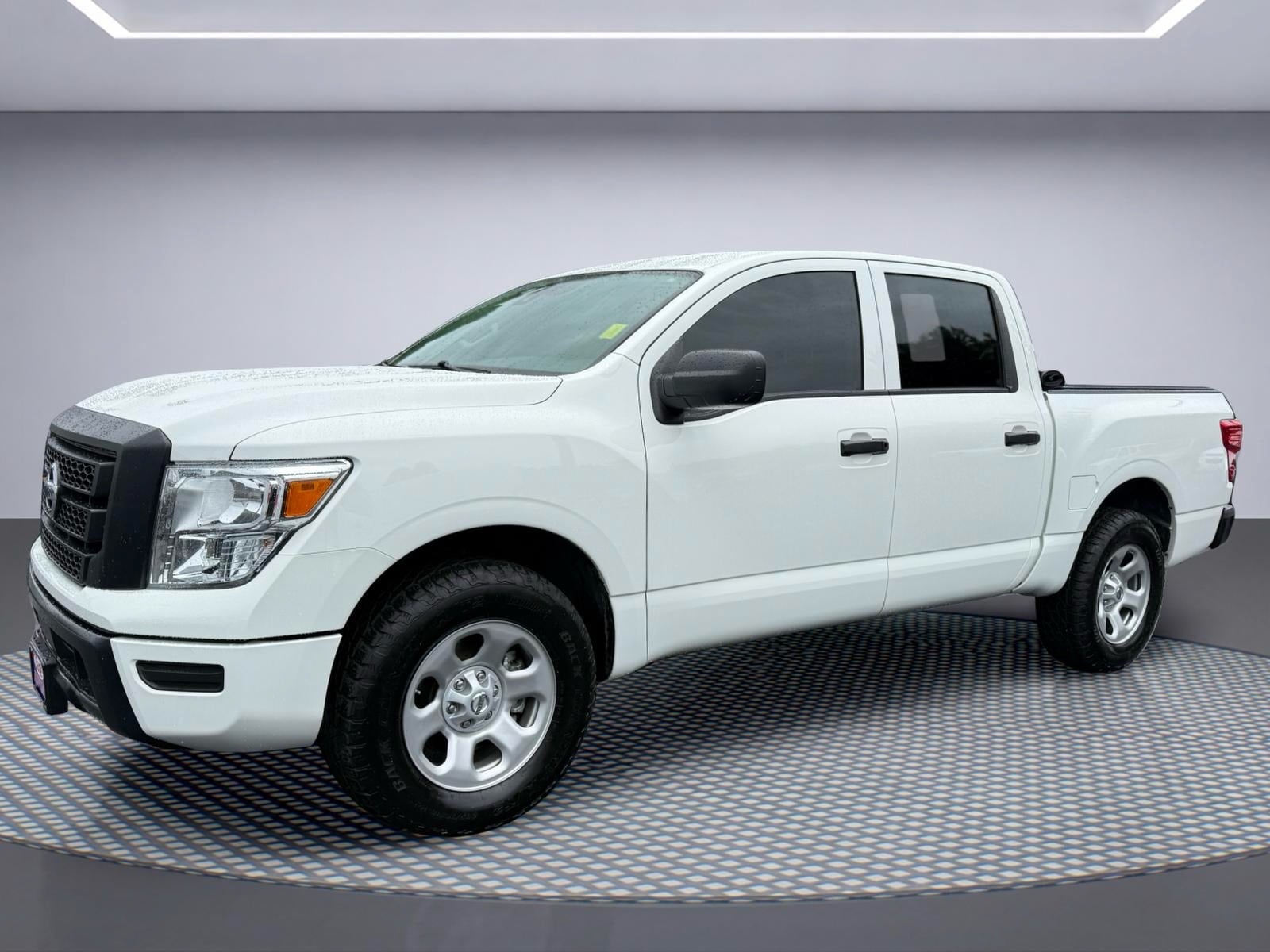 2022 Nissan Titan's photo