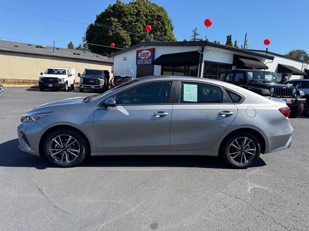 2023 Kia Forte LXS photo 3