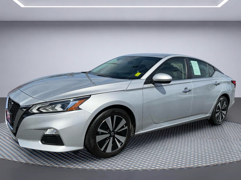 Used 2022 Nissan Altima 2.5 SV Sedan