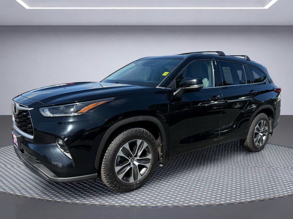 Used 2021 Toyota Highlander XLE SUV
