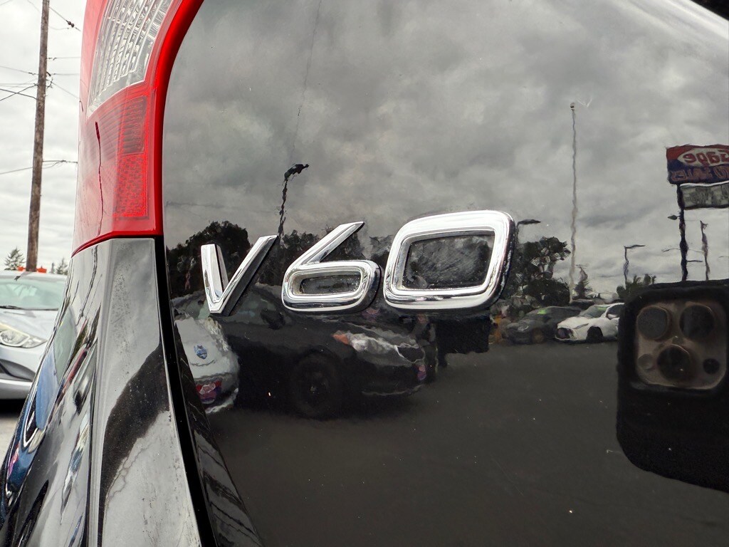 2018 Volvo V60 Cross Country T5 Premier photo 4