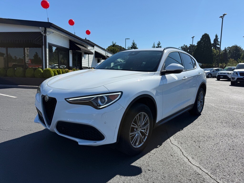 2022 Alfa Romeo Stelvio Sprint photo 2