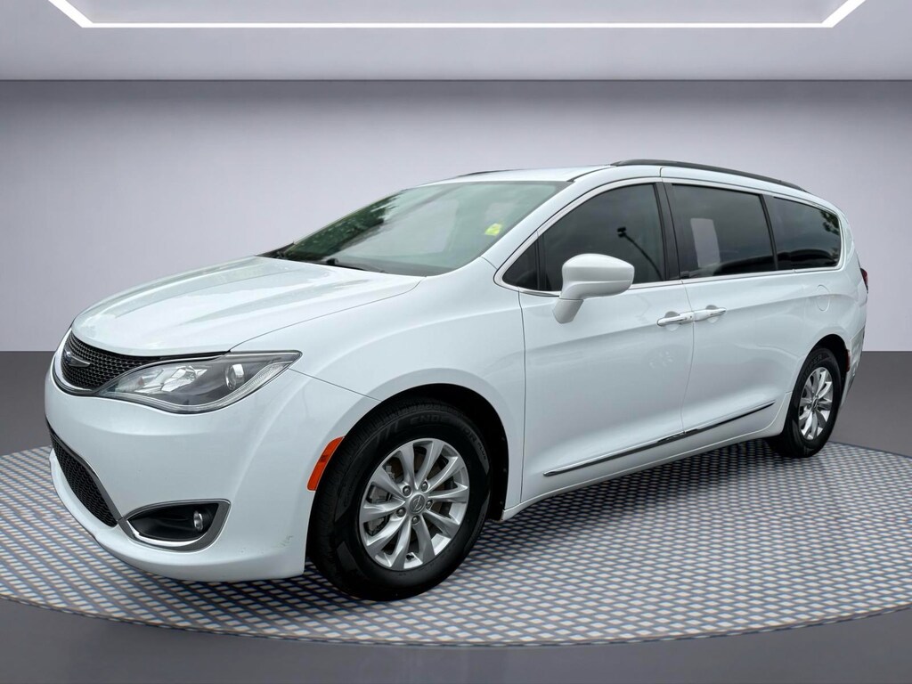 Used 2017 Chrysler Pacifica Touring-L Van