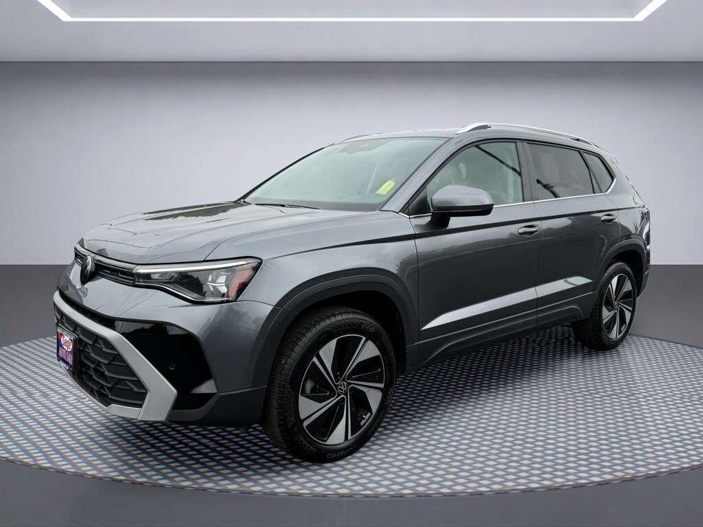 Used 2025 Volkswagen Taos SE 4motion SUV