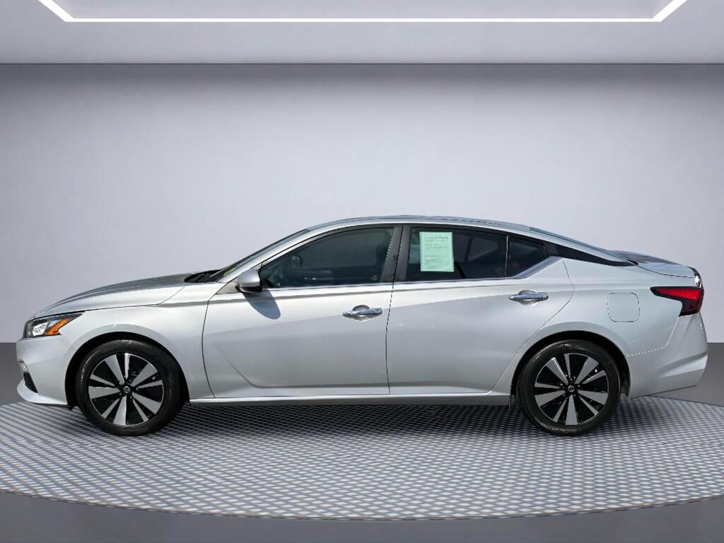 Used 2022 Nissan Altima 2.5 SV Sedan