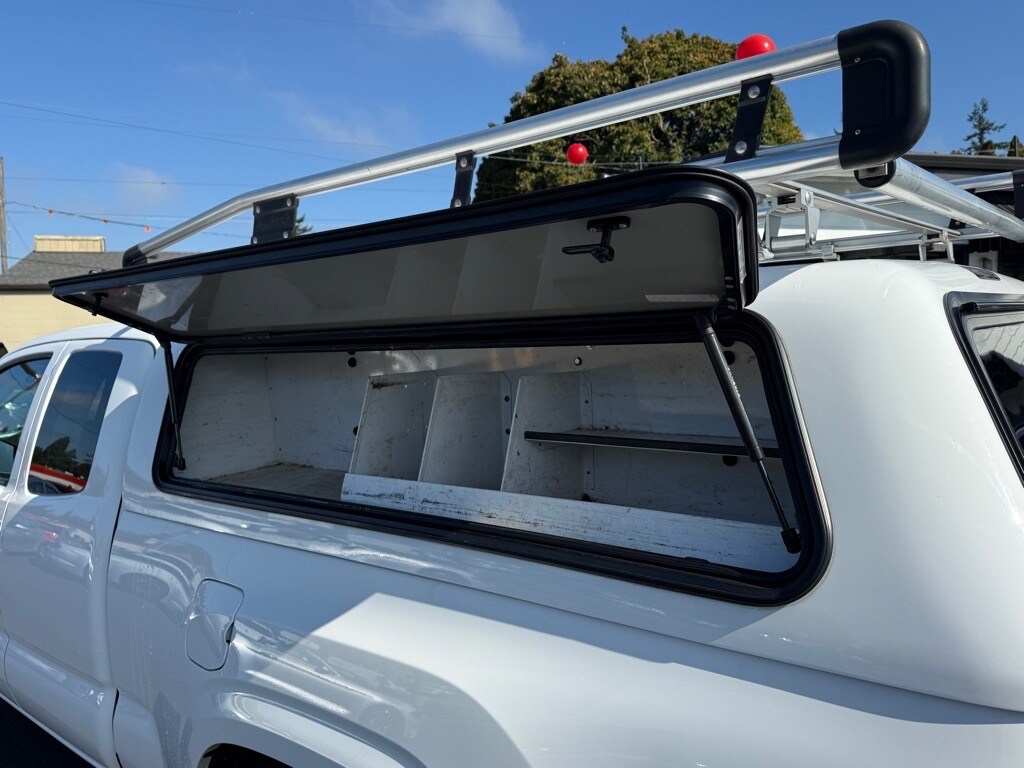 2022 Toyota Tacoma SR photo 3