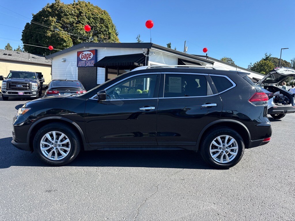 2018 Nissan Rogue SV photo 2