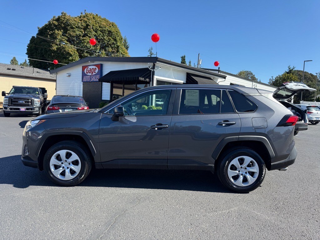 2024 Toyota RAV4 LE photo 2