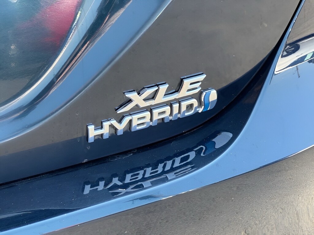 Used 2018 Toyota Camry Hybrid XLE Sedan