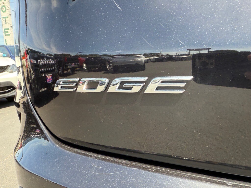 2020 Ford Edge SEL photo 4