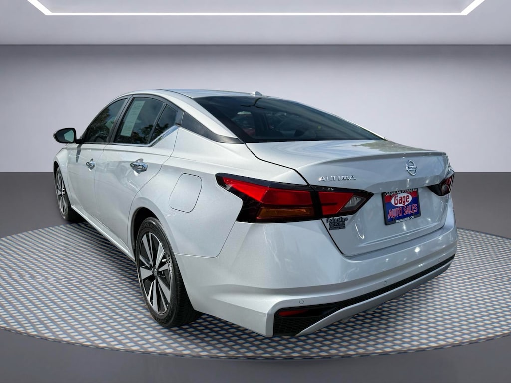 Used 2022 Nissan Altima 2.5 SV Sedan