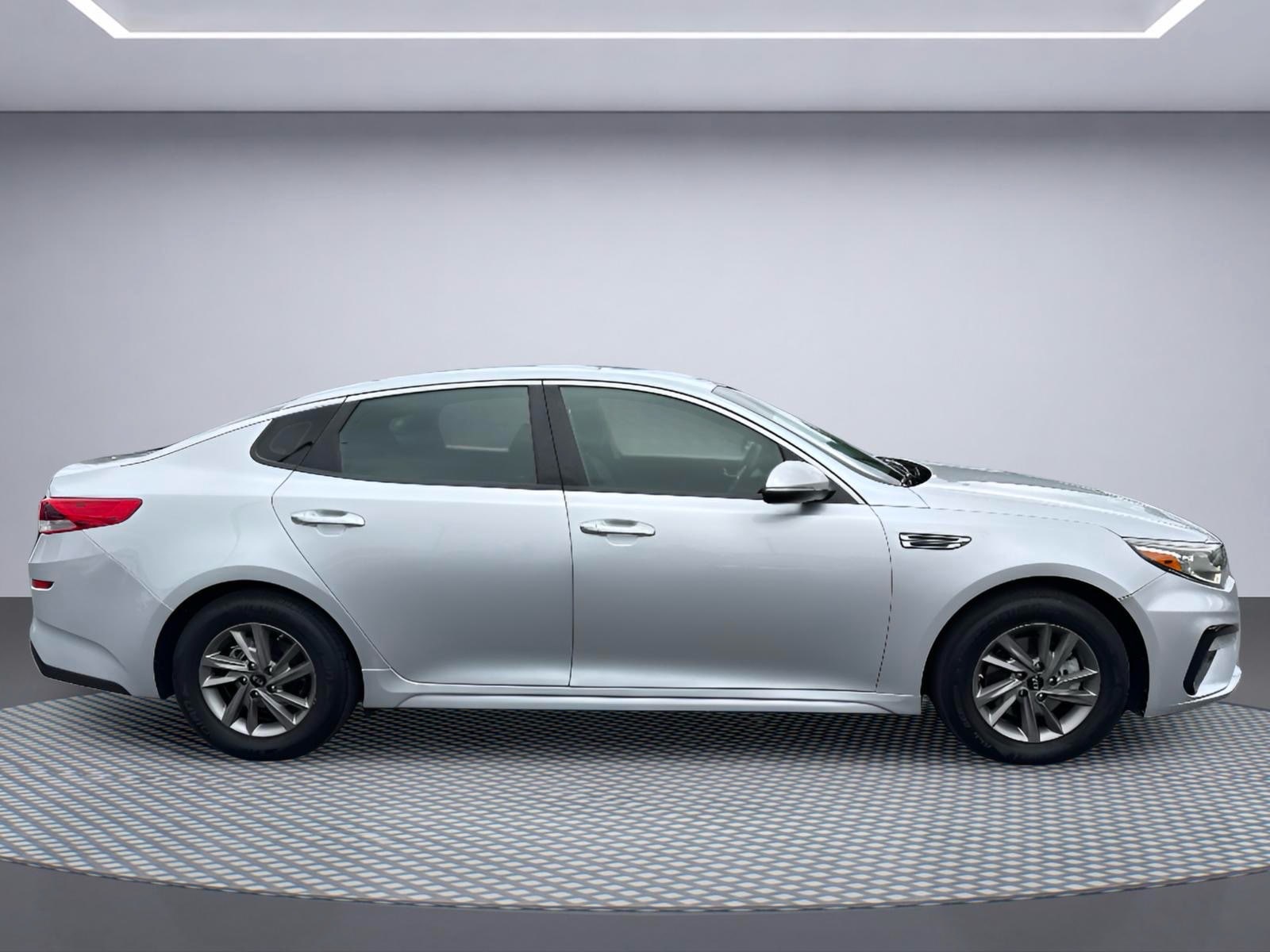 2020 Kia Optima LX - Photo 7