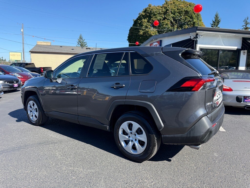 2024 Toyota RAV4 LE photo 3