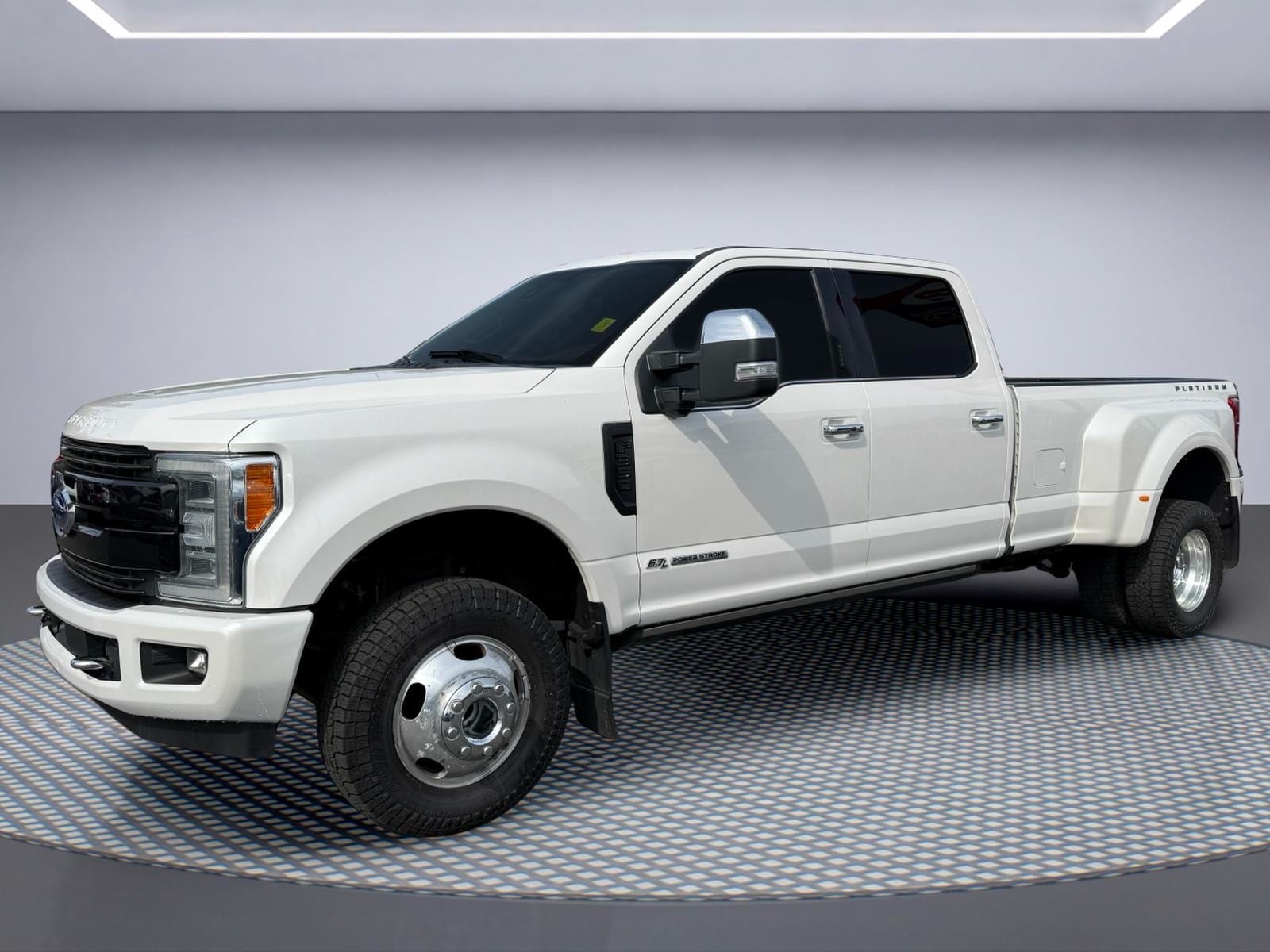 2019 Ford F-350 Platinum 4x4 Crew Cab 176 in DRW's photo