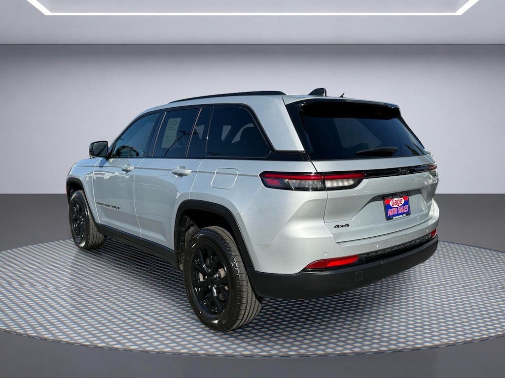 Used 2024 Jeep Grand Cherokee Altitude SUV