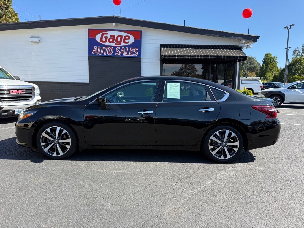 2017 Nissan Altima 2.5 SR photo 2