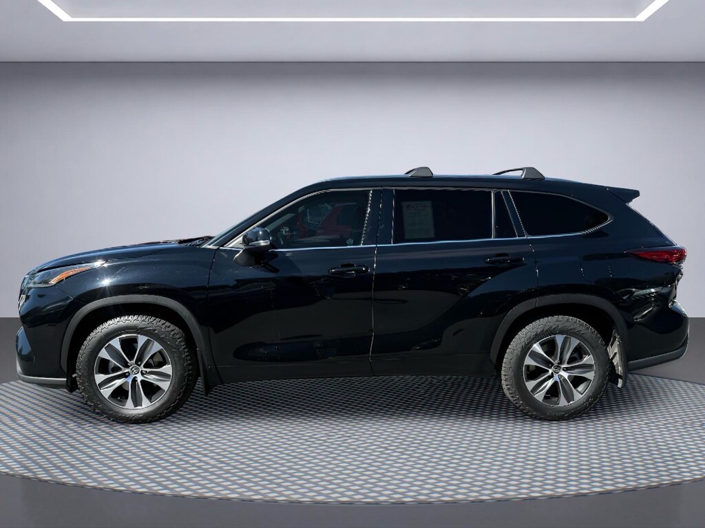 Used 2021 Toyota Highlander XLE SUV