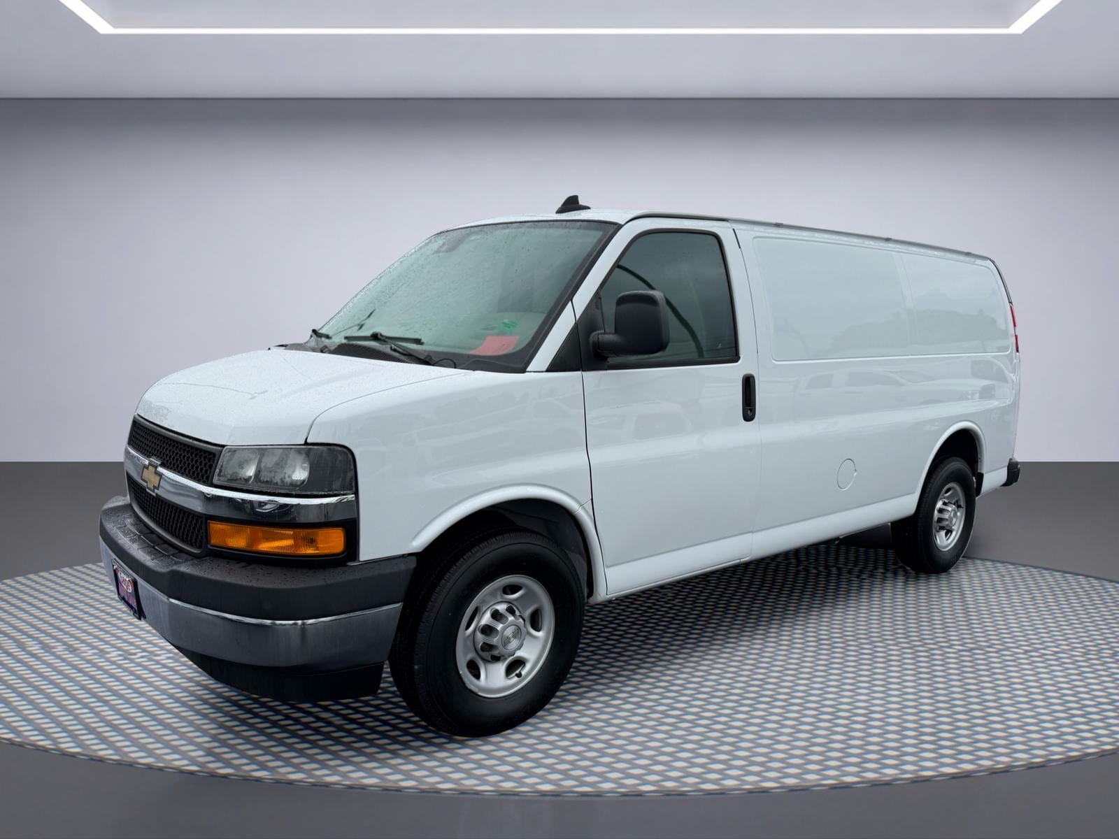 2021 Chevrolet Express's photo
