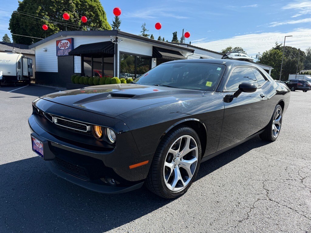 2015 Dodge Challenger SXT Plus photo 2