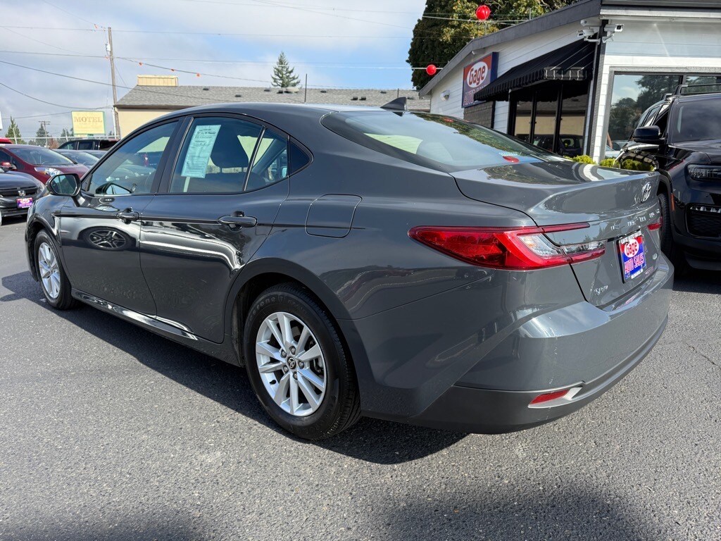 2025 Toyota Camry LE photo 4
