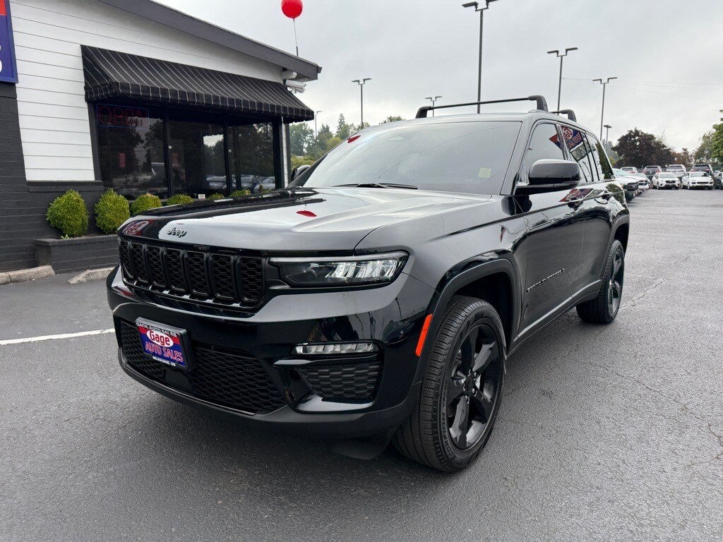 2023 Jeep Grand Cherokee Limited photo 2