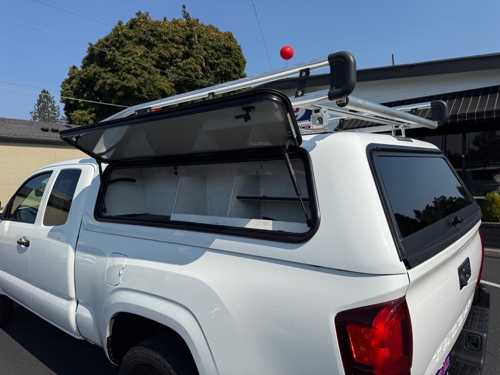 2022 Toyota Tacoma SR photo 4