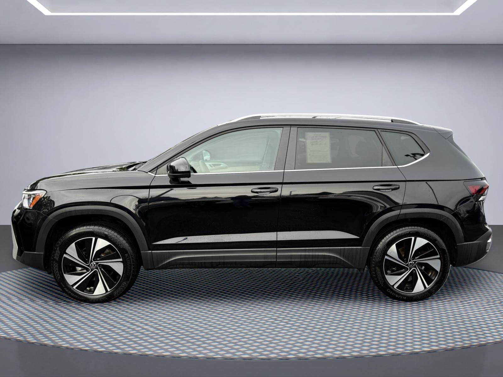 Used 2025 Volkswagen Taos SE 4motion SUV