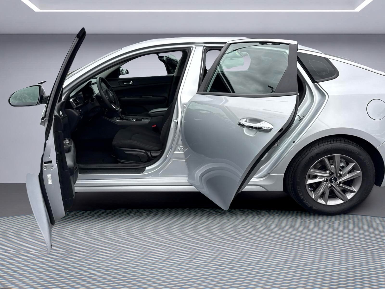 2020 Kia Optima LX - Photo 13