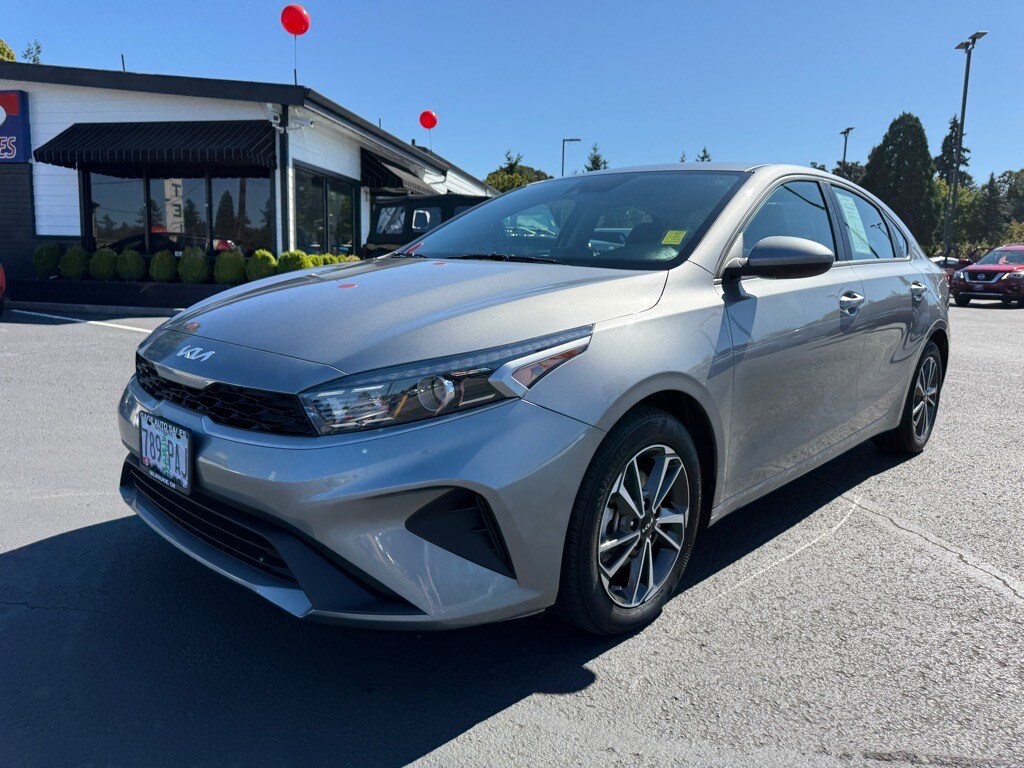 2023 Kia Forte LXS photo 2
