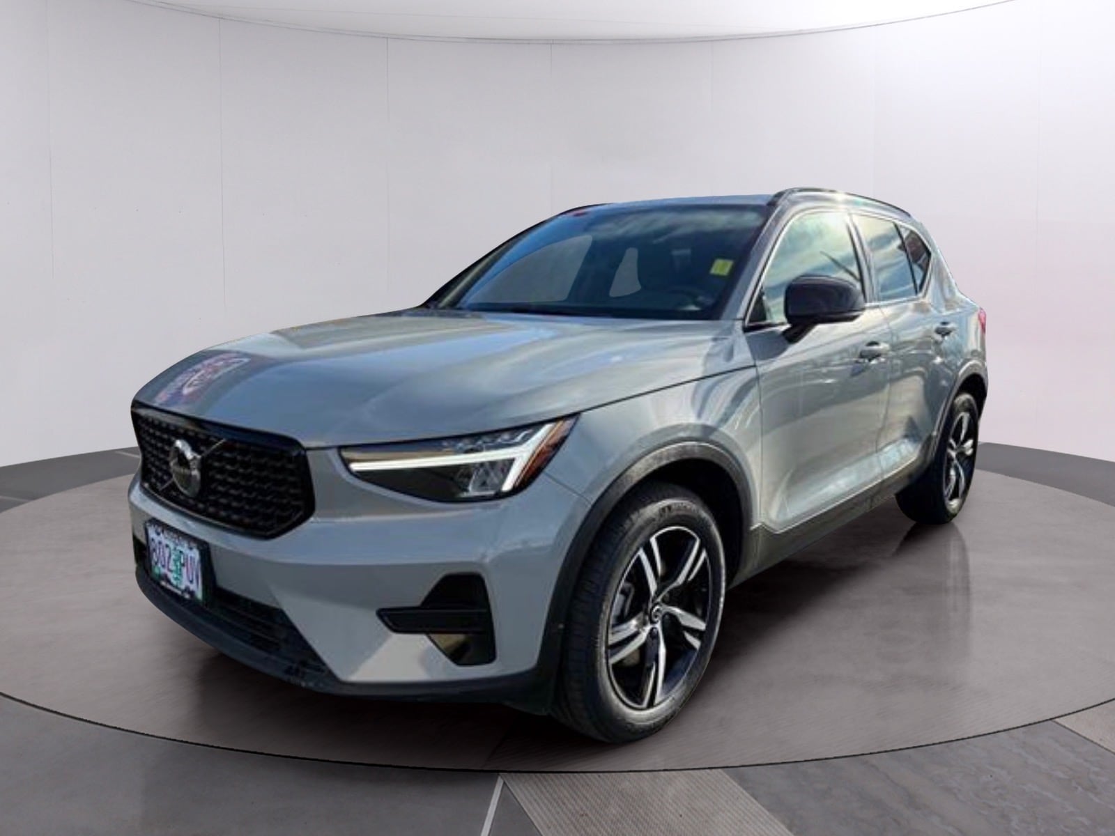 2024 Volvo XC40 B5 Core Dark AWD's photo