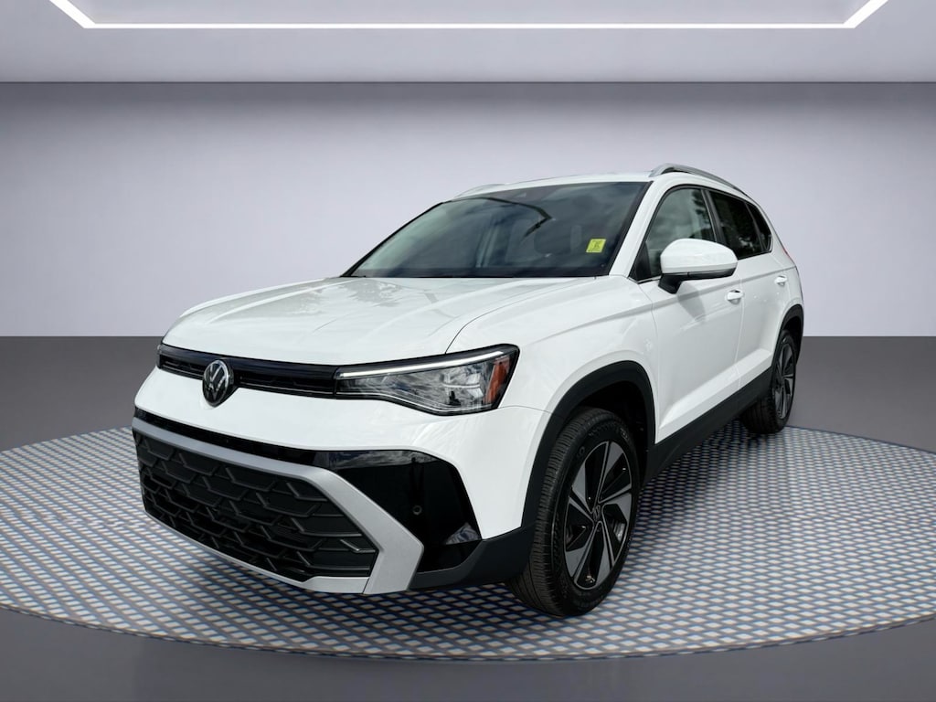 Used 2025 Volkswagen Taos SE 4motion SUV