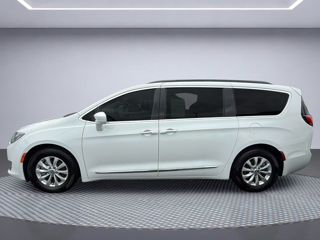 Used 2017 Chrysler Pacifica Touring-L Van