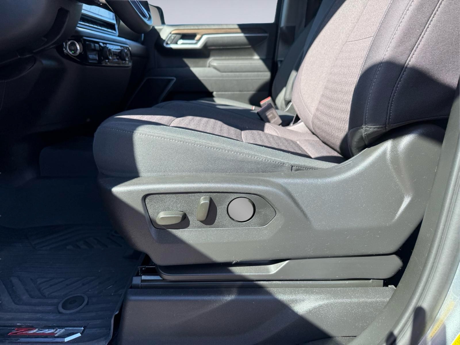 2025 Chevrolet Silverado 1500 LT - Photo 18