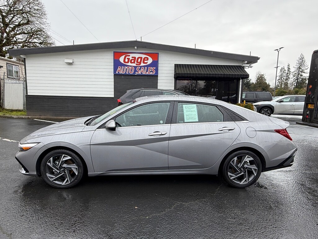 Used 2025 Hyundai Elantra SEL Convenience Sedan