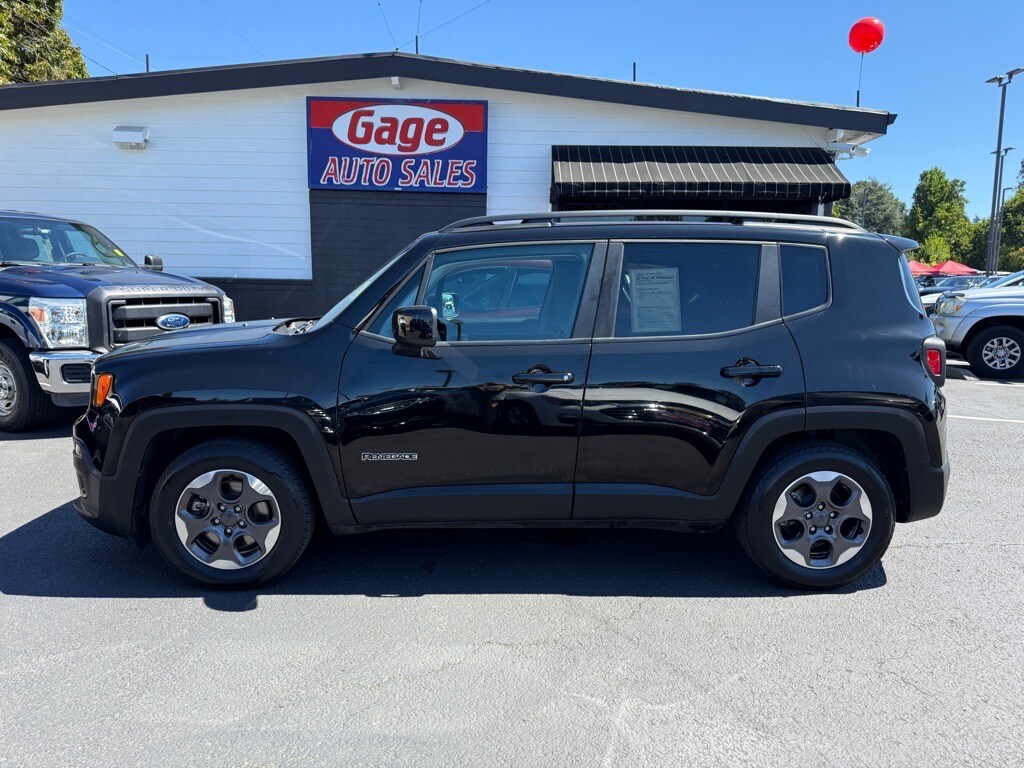 2016 Jeep Renegade Latitude photo 2