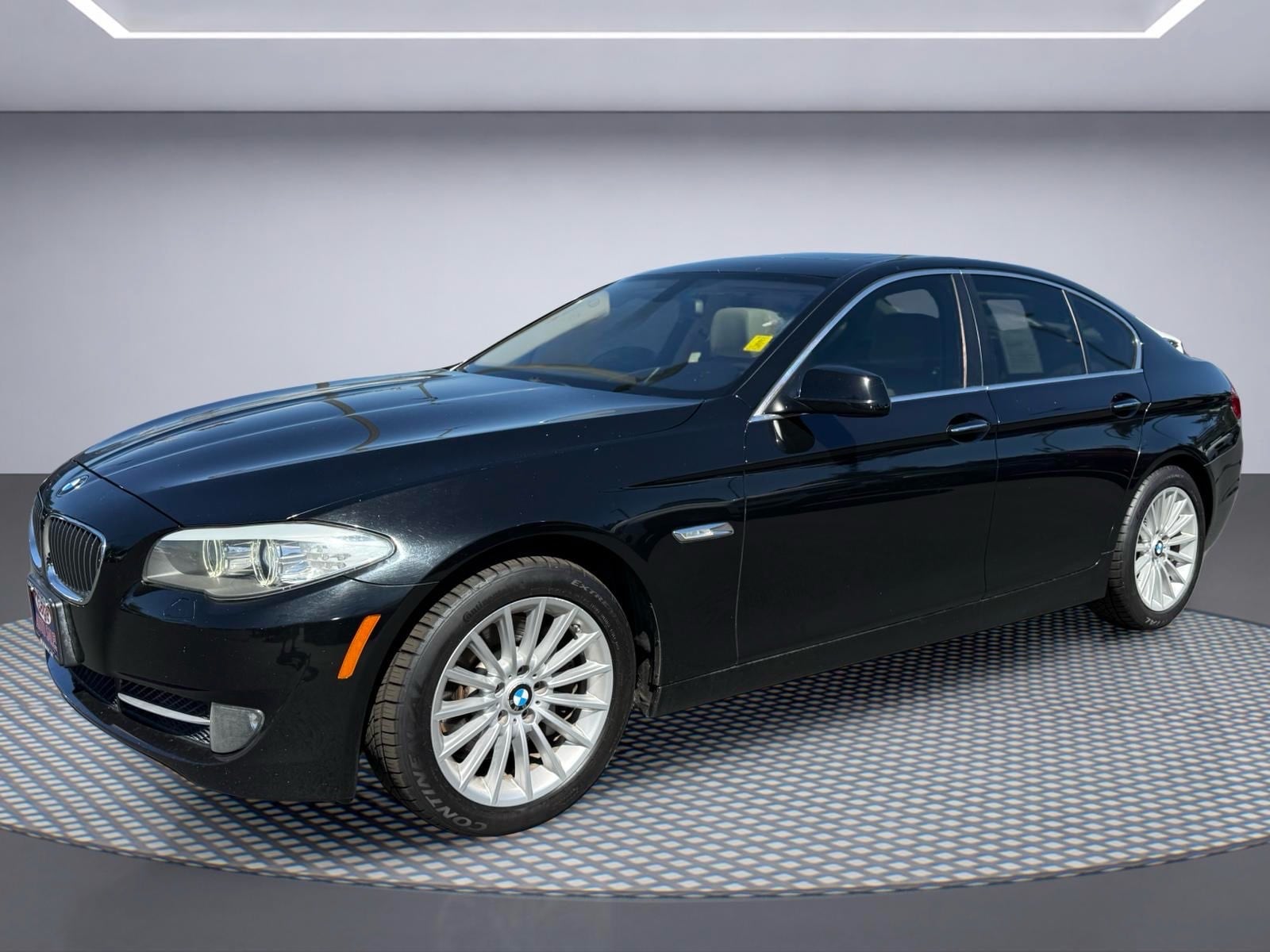 2013 BMW 5 Series 535i xDrive Sedan's photo