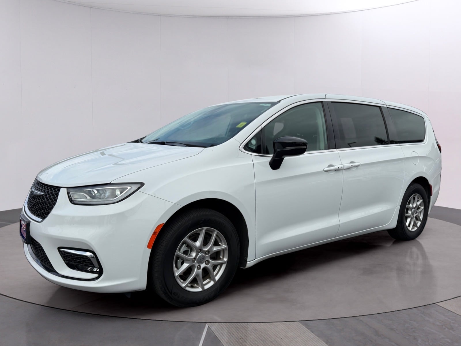 2024 Chrysler Pacifica Touring L's photo
