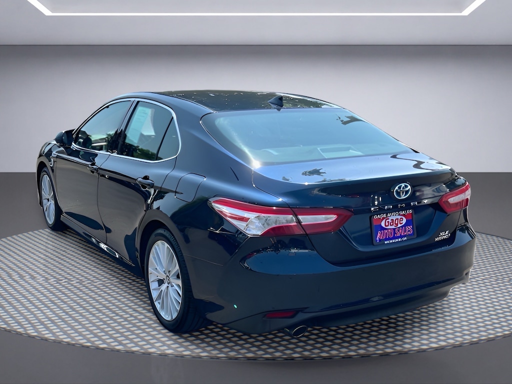 Used 2018 Toyota Camry Hybrid XLE Sedan